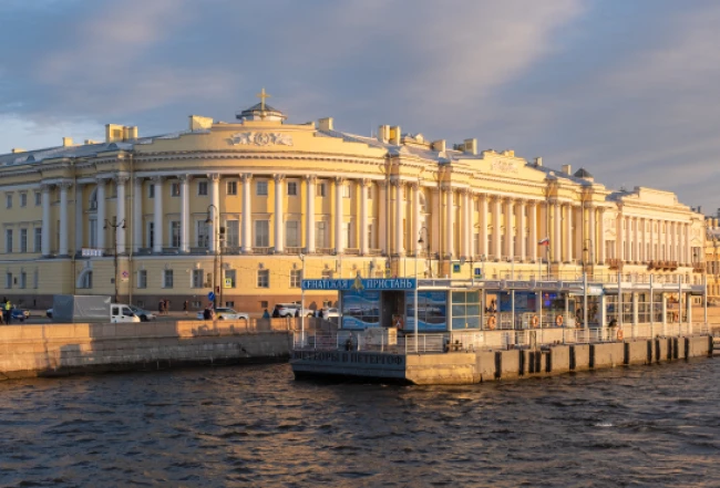 Сенатская пристань в Санкт-Петербурге: где находится и куда можно отправиться