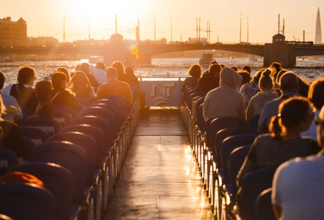 Более 1,1 млн пассажиров воспользовались водными маршрутами «Нева Тревел»