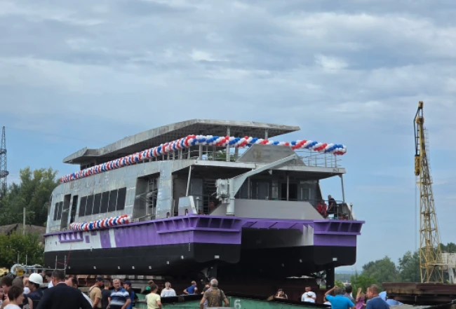 Спуск на воду катамарана «Сириус Бета»