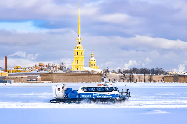 Зимний Петербург с Невы