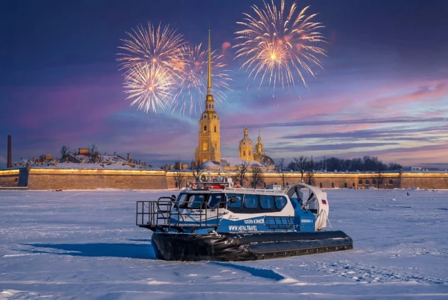 Салют 23 февраля на судне на воздушной подушке